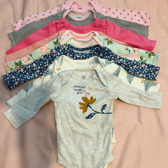 Over 123 Pieces of Baby Girls’ Clothing (sizes 3-6M up to 12-18M) - Picture 2 of 11